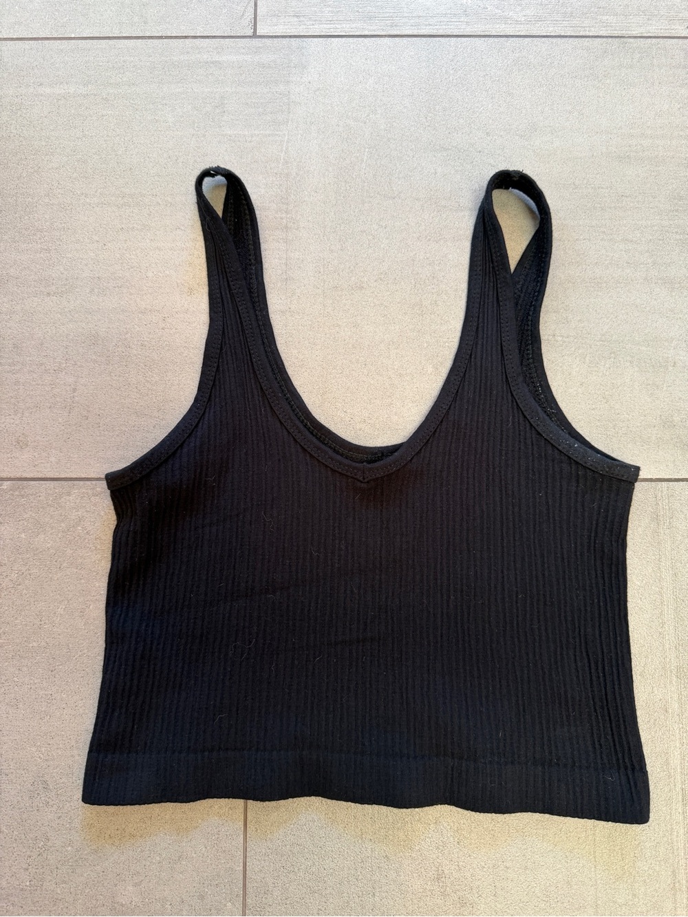 Urban Outfitters Black Ribbed Tank Crop in Women’s Med. Great solo or layer it!